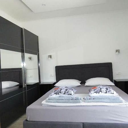 Hotel Lux Dalmatia I&R à Makarska Extérieur photo