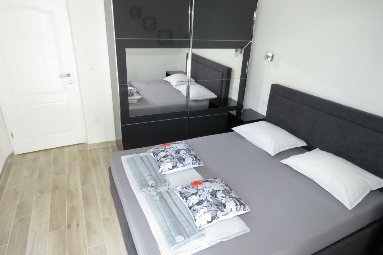 Hotel Lux Dalmatia I&R à Makarska Extérieur photo