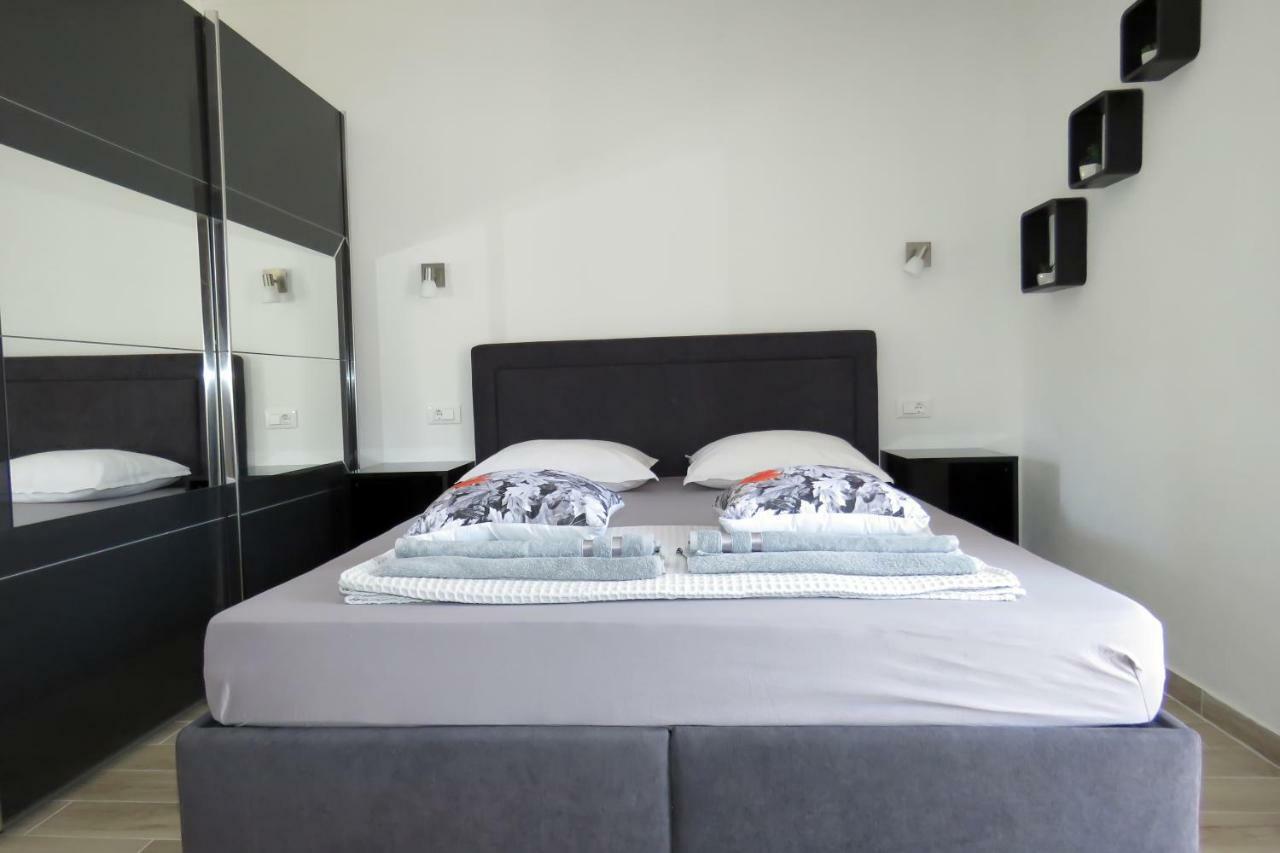 Hotel Lux Dalmatia I&R à Makarska Extérieur photo