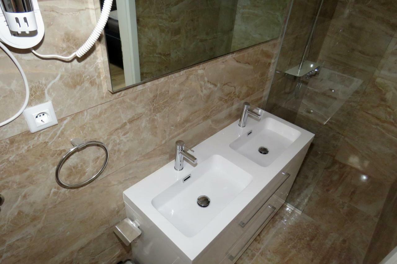 Hotel Lux Dalmatia I&R à Makarska Extérieur photo