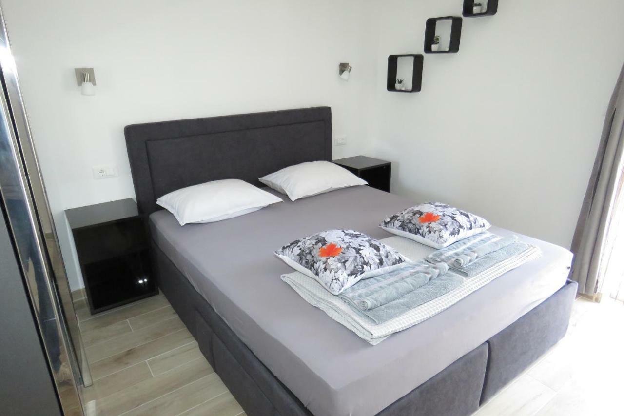 Hotel Lux Dalmatia I&R à Makarska Extérieur photo